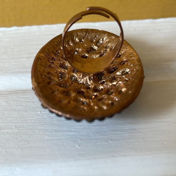 Vintage cocktail ring. This ring makes a bold statement. Purple gemstones. - Picture 3 of 4